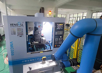 教育型小型五轴加工中心—先导 VMC300